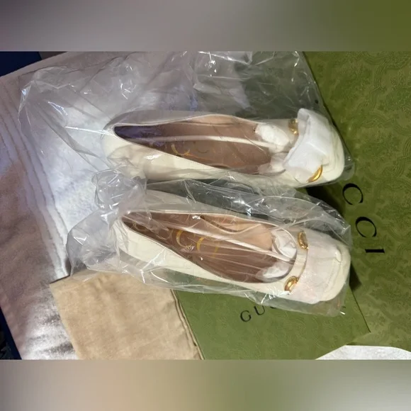 Gucci Elegant Cream Block Heel Pumps - Picture 2 of 10